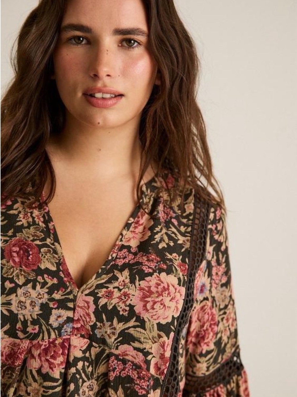 Torrid Festi Dark Olive Grey Floral V-Neck Tunic with Lace Insets - Picture 3 of 9